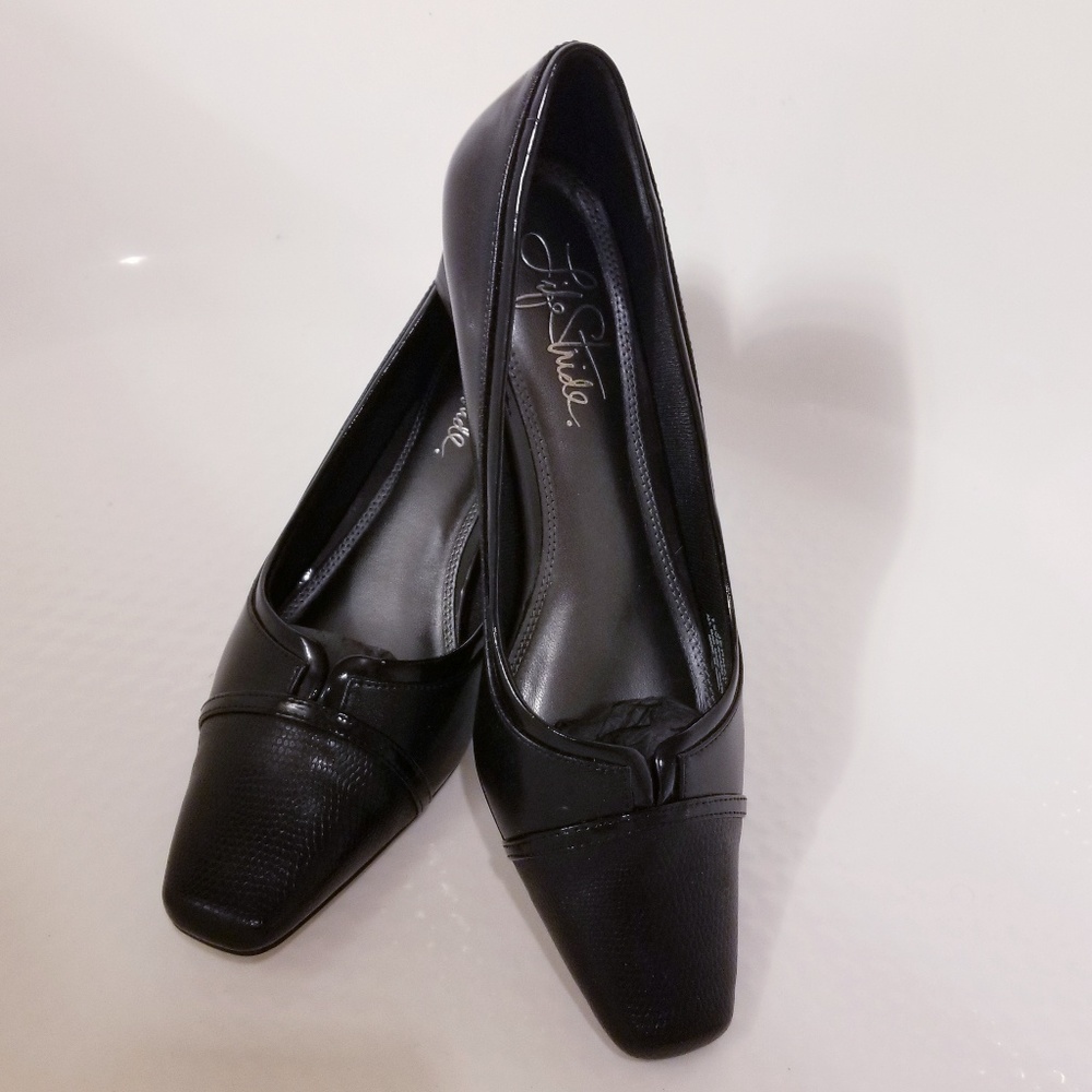 EUC Black Jermaine Life Stride heels.